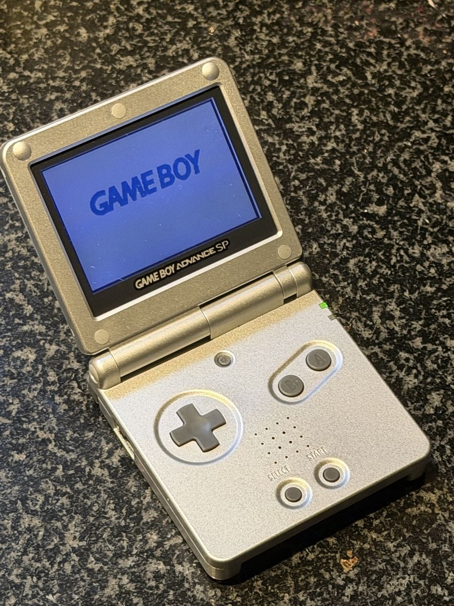 Gameboy Advance SP Silver USB-C (Gebraucht) in Lausanne für CHF 180 ...