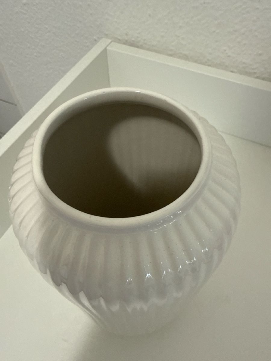 Ikea Vase & Récipients: Vase weiss – D'occasion à Winterthur par vic_d5t9 1