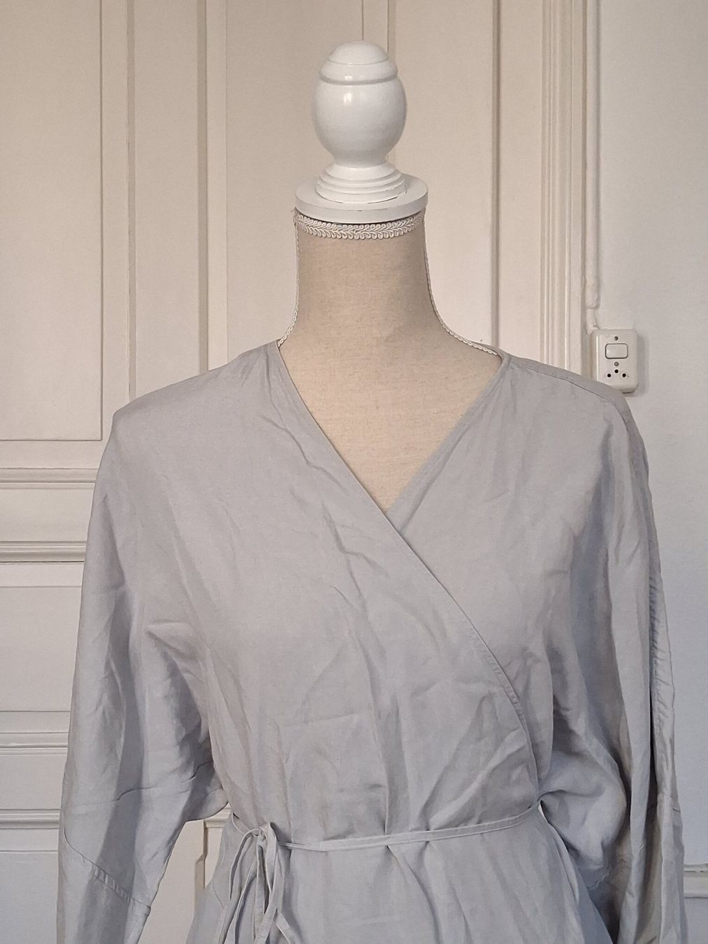 Cos Blusen: Hellgraues Sommer Wickelshirt COS Leinen Gr. M/L – Gebraucht aus Ried-Brig von Zzyzx 2