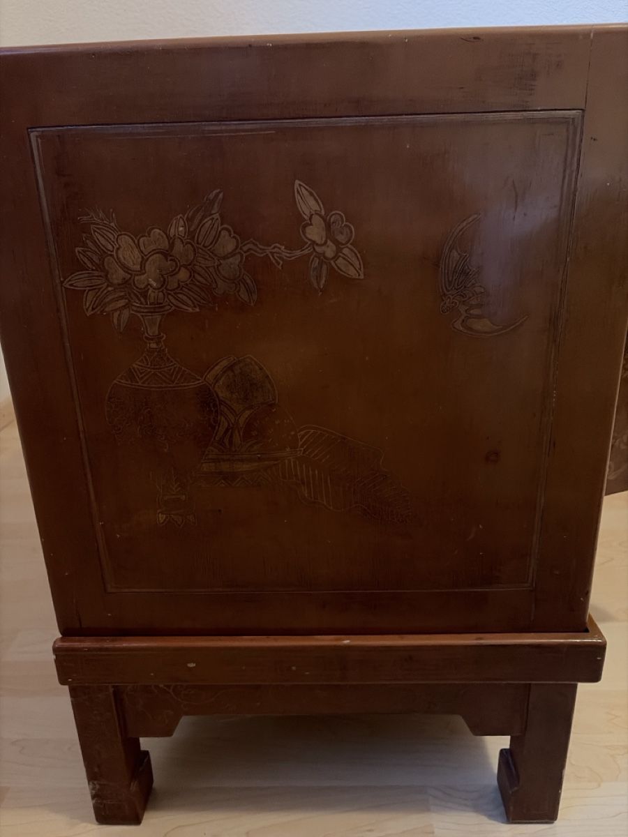 Cassettiere: Asiatisches Schränkchen Kommode mit Drachenmuster – Usato da Perlen venduto da K.P.K.P 1