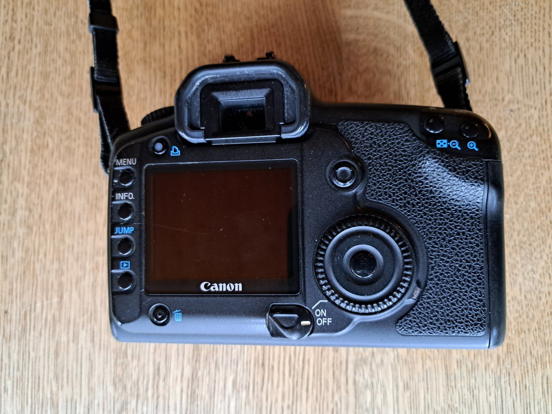Canon Fotocamera: Canon 5d Mark I Classic mit Batteriegriff – Usato da Zwingen venduto da Tigertimmi 4