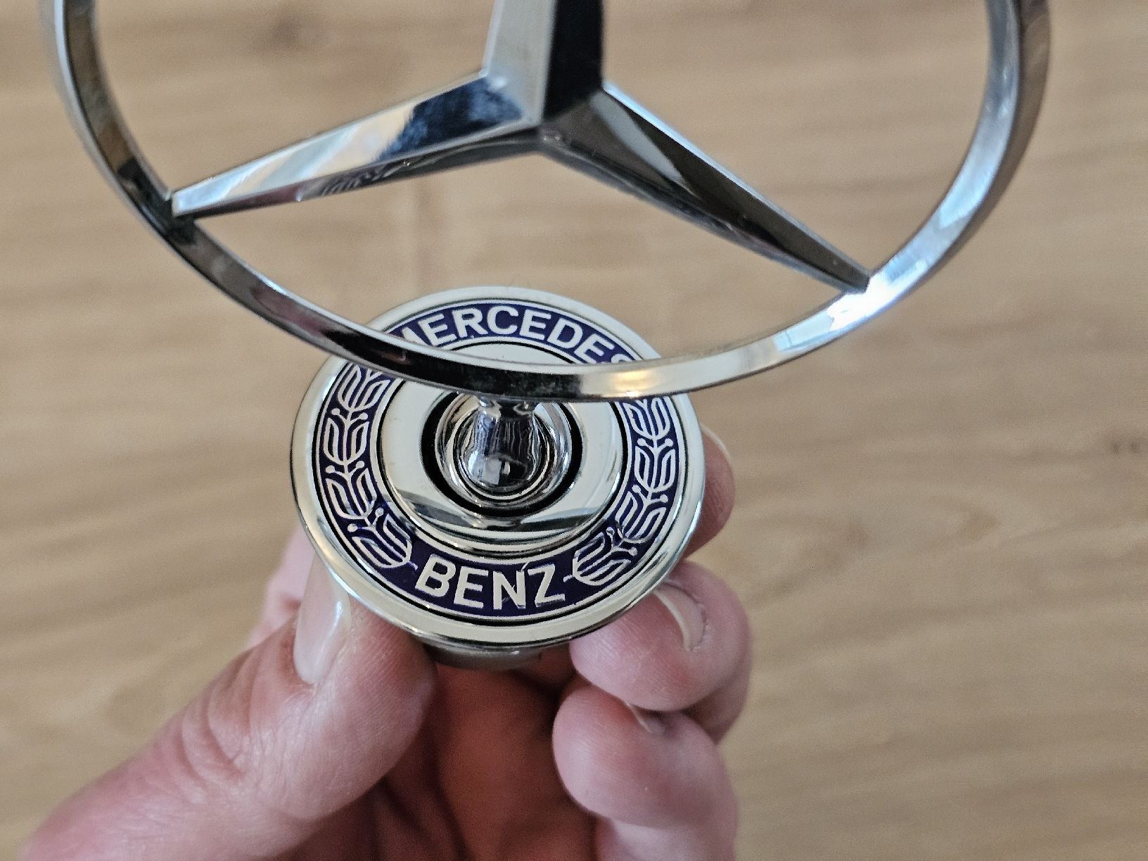 Tutti pezzi di ricambio auto: Mercedes Benz Stern – Usato da Kreuzlingen venduto da milo-ss 2