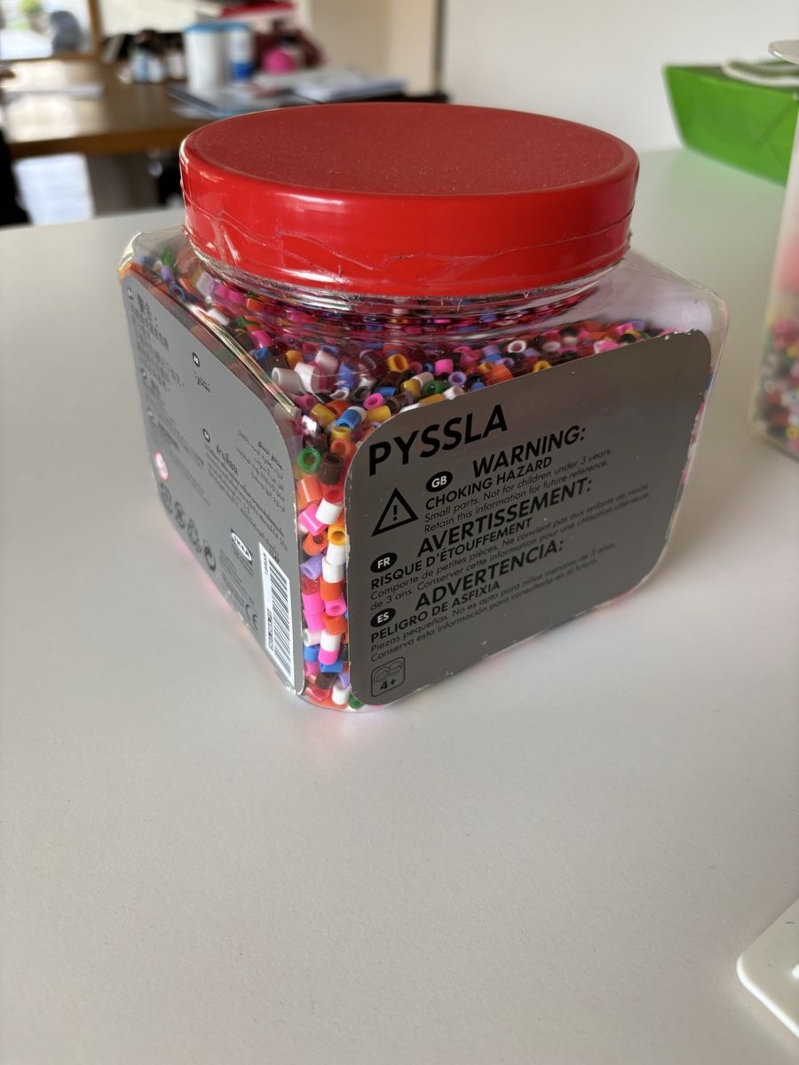 Kit bricolage: Kleine Bügelperlen mit Steckplatten – Usato da Rain venduto da Denbie 1