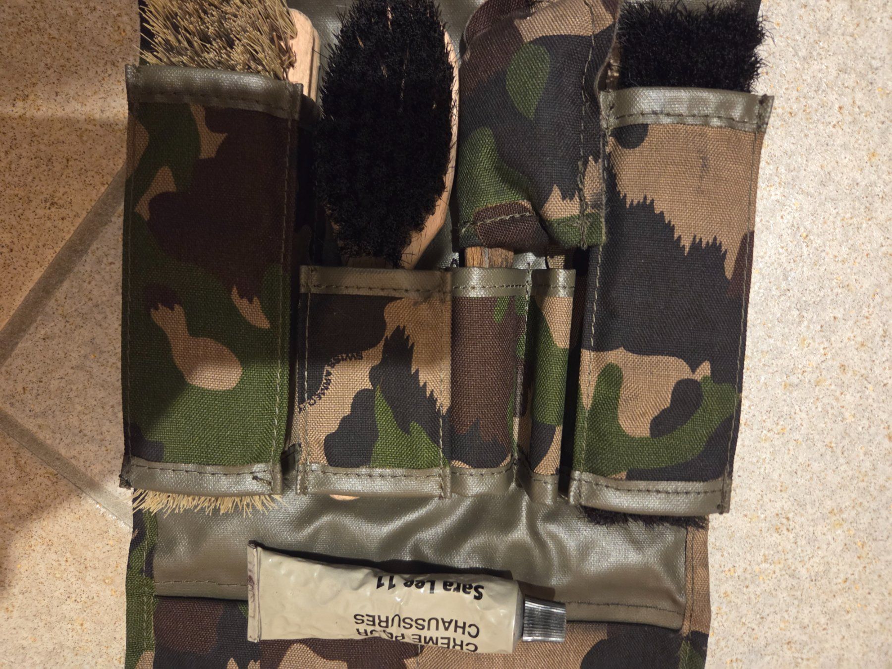 Alle Werkzeuge: Schweizer Armee Schuhputzzeug – Gebraucht aus Zizers von watchcomp. 2