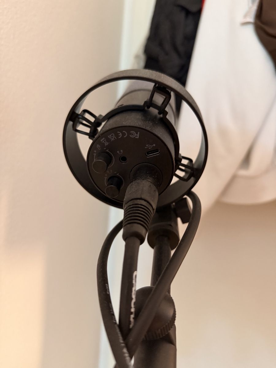 Microfoni: Micro Fifine K688 XLR/USB + trépied et câble XLR – Nuovo (secondo la descrizione) da Lausanne venduto da the_s9hs 1