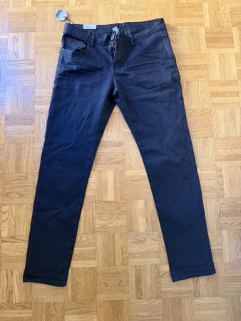 Neuf avec étiquette: Jeans ZETA noir, Taille 34/48!