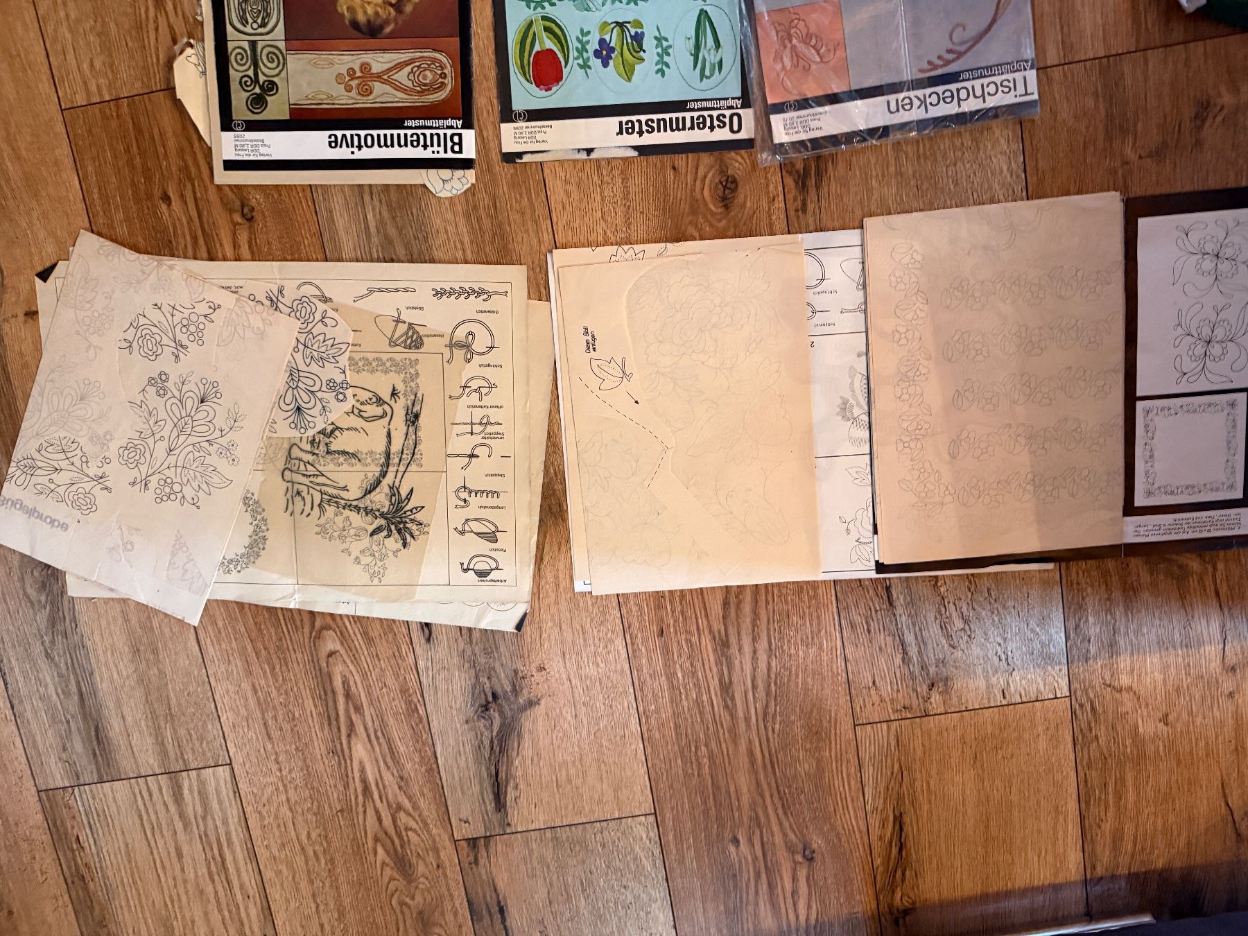Bücher: Gemischtes Stickmuster Konvolut Blüten decken decke – Gebraucht aus Buchs SG von Billikatze5 7