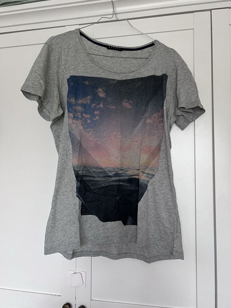 Sisley T-shirt: T-shirt Sisley – Usato da Pregassona venduto da kat_zh5d