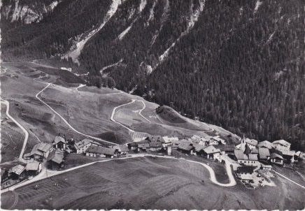 Cartoline postali: LATSCH (Grb.) Flugaufnahme. – Usato da Schlieren venduto da Rapaelli