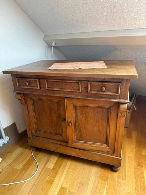 Commodes: Commode ancienne en bois plein – D'occasion à Enges par cordec 1