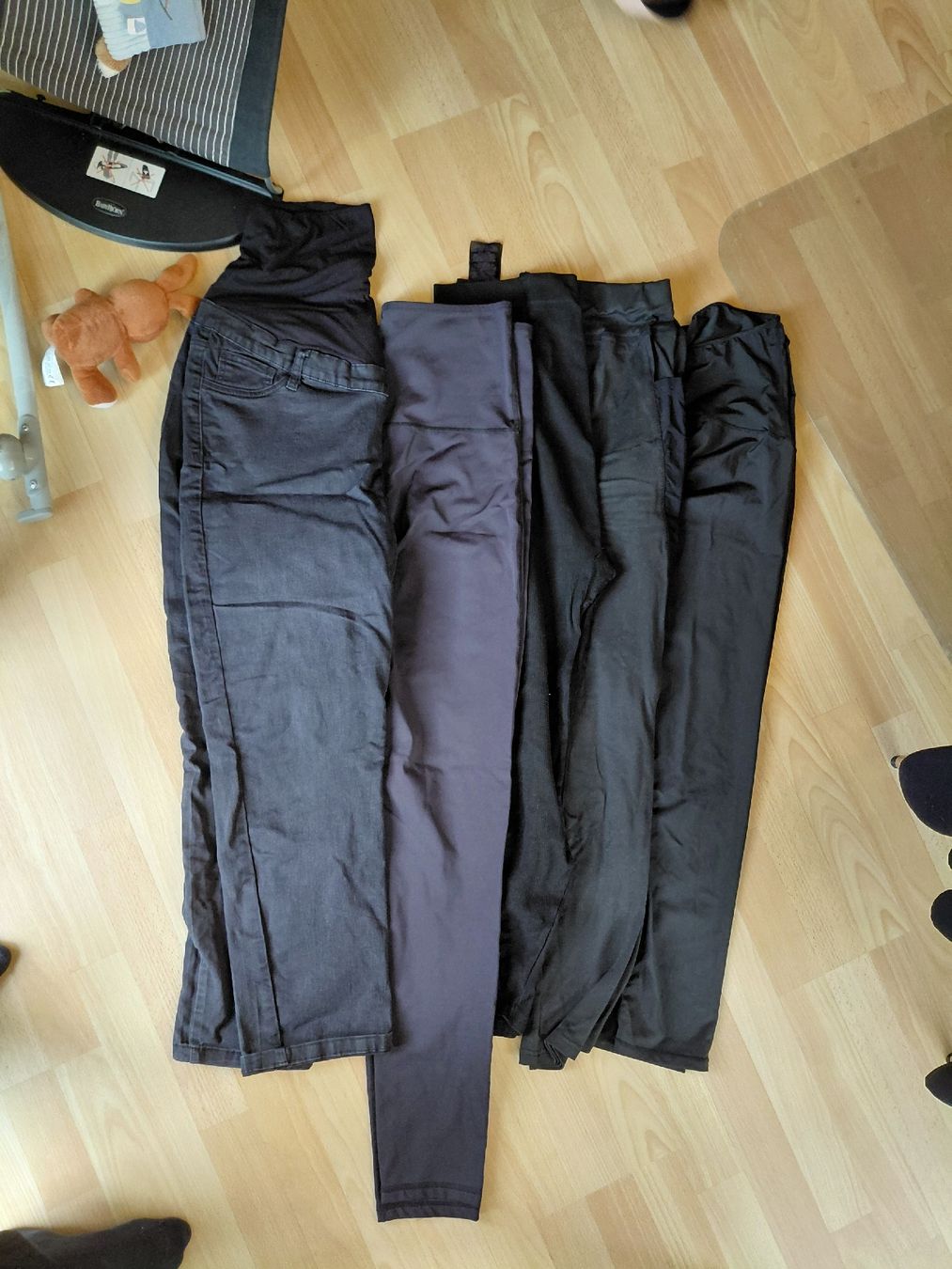 Lots de vêtements: schwangerschaftshosen – D'occasion à Kleinlützel par jen_2ktb