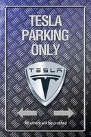 Blechschild - TESLA PARKING ONLY