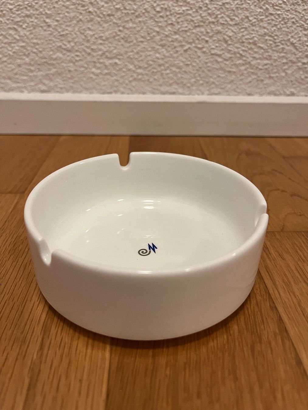 Portacenere: Weisser Aschenbecher – Usato da Grosswangen venduto da Vita500