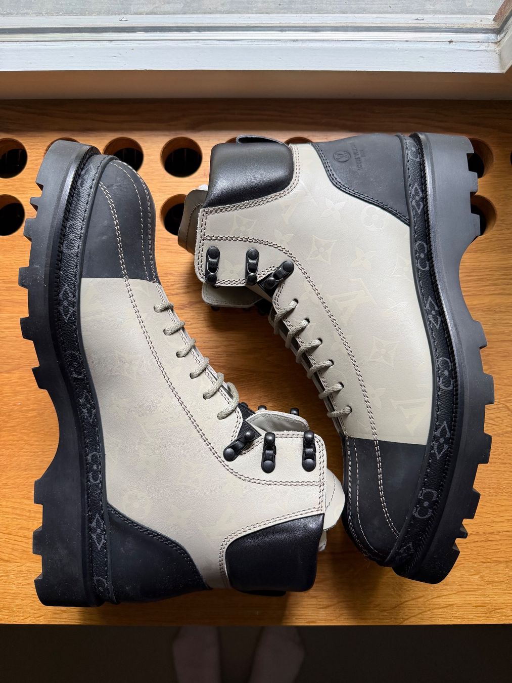 Louis Vuitton Scarpe da uomo: Louis Vuitton FW16 SHOW Sample, 2016 - EU 44 – Nuovo e nell'imballaggio originale da Bern venduto da ElevenFive 1