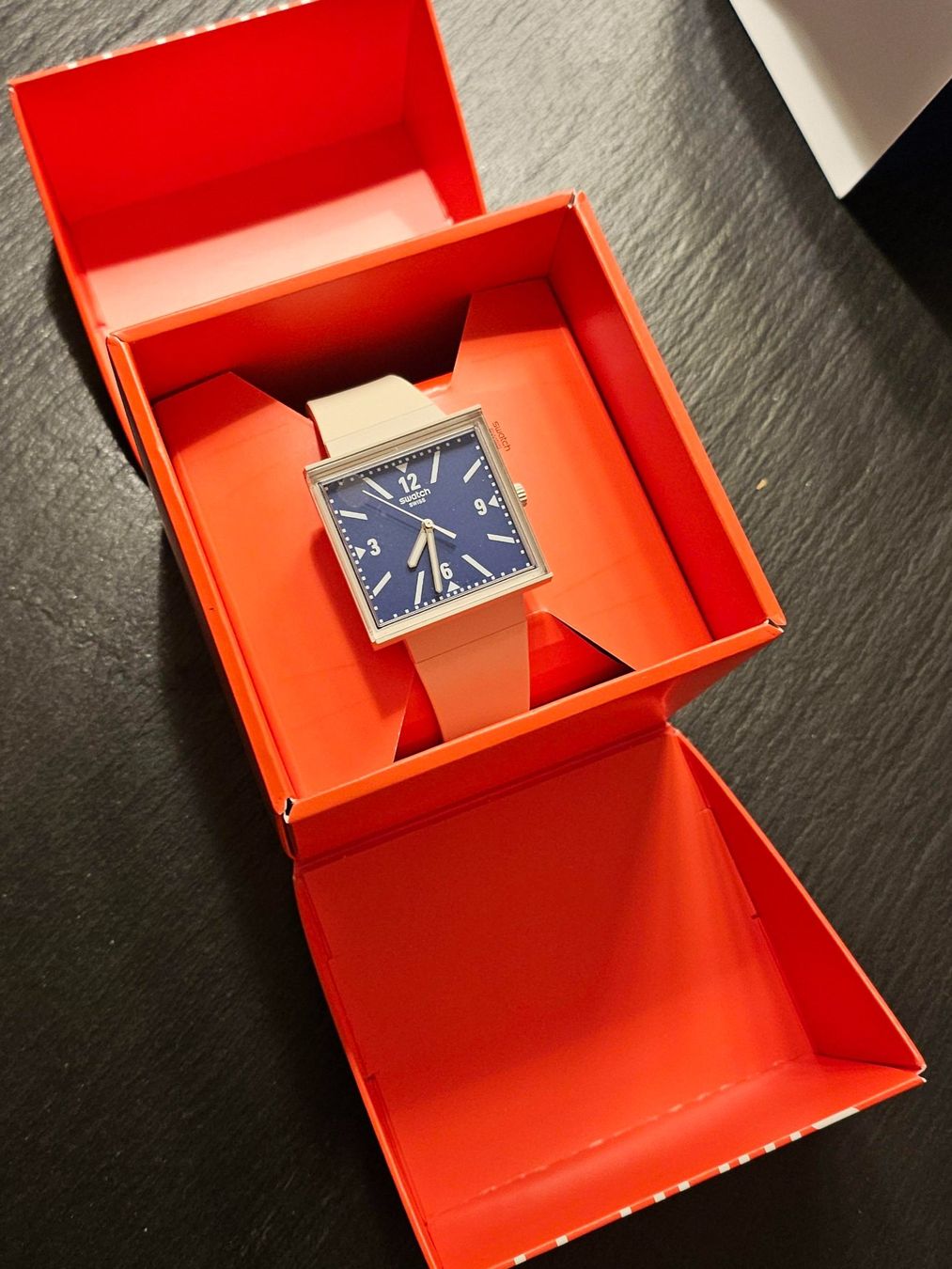 Swatch Smartwatch: Swatch 39 Uhr, Original und ab Fabrik – Nuovo e nell'imballaggio originale da Kollbrunn venduto da equipe-bachofner.ch