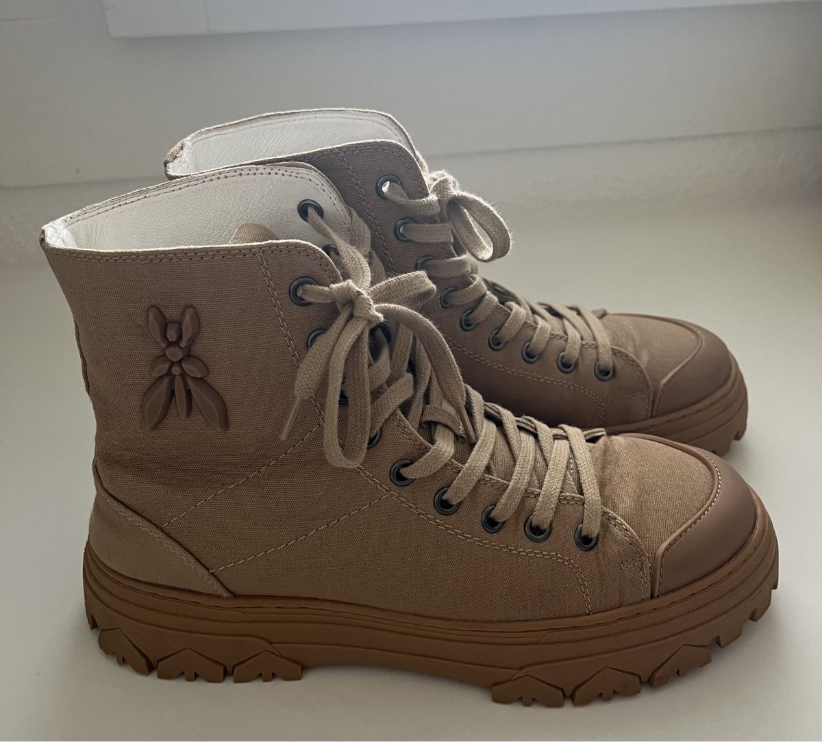 Patrizia Pepe Scarpe da donna: Patrizia Pepe Sneaker Boots beige Gr. 39 – Usato da Wilen b. Wollerau venduto da kar_8vzh 6