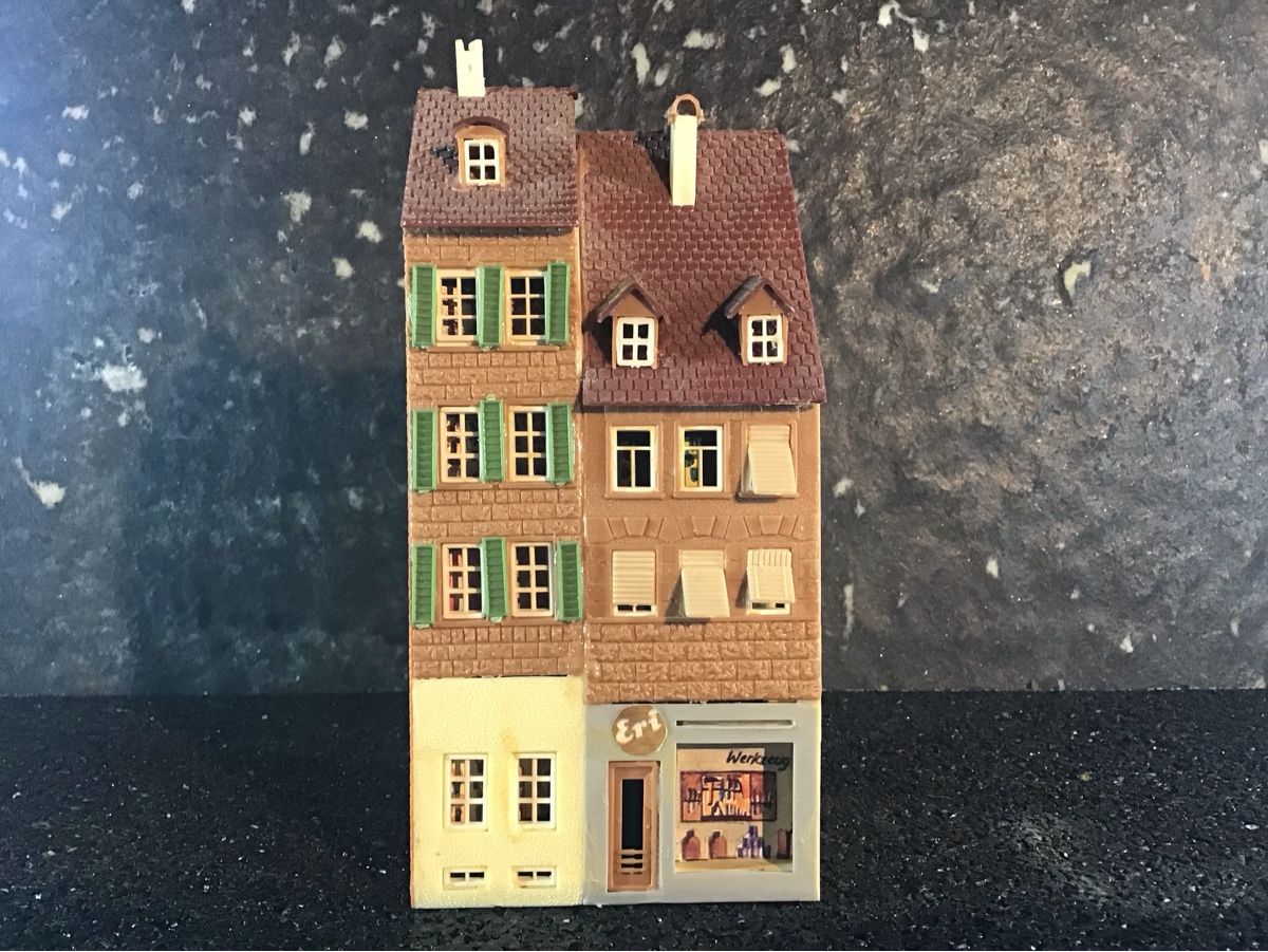 Kit di modellismo & Modellini statici: MODELL GEBÄUDEHAUS – Usato da Männedorf venduto da Spezial-Modelle