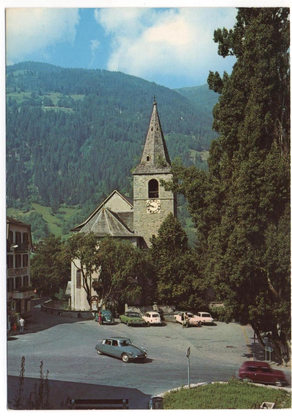 Cartoline postali: VISSOIE Eglise et Place Centrale, Auto – Nuovo (secondo la descrizione) da Jona venduto da philajona