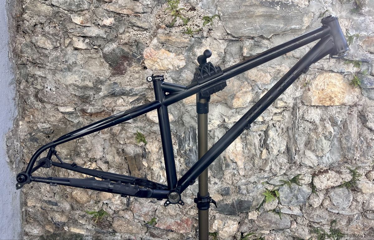 Ersatzteile: On-One Hello Dave Bicycle Frame Stealth Black Medium – Neu (gemäss Beschreibung) aus Rhäzüns von razzzzz