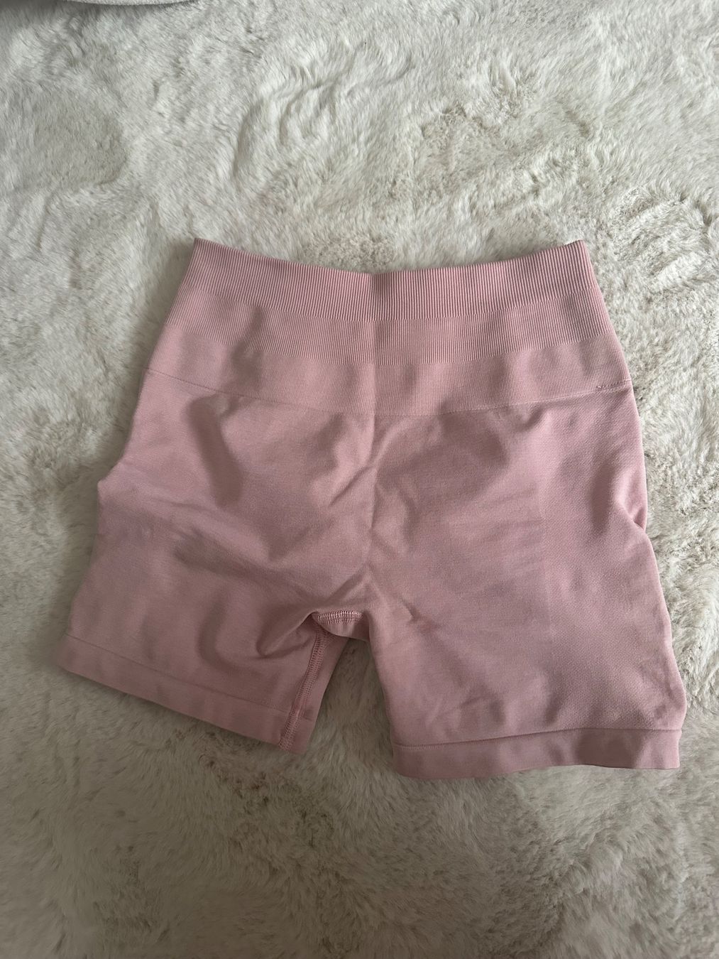 Alphalete Leggings: Alphalete shorts – Nuovo (secondo la descrizione) da Konolfingen venduto da gle_nbf9 1
