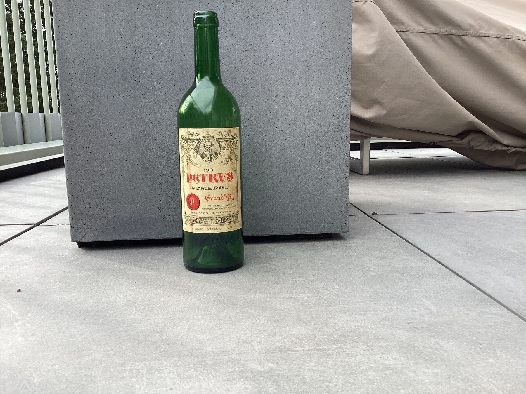 Château Pétrus Vino: Château Pétrus Weinflasche 1981 – Usato da Flawil venduto da Barschfreak