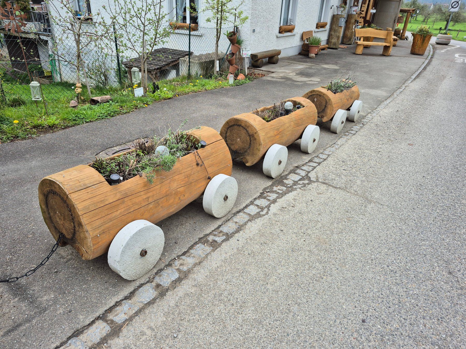 Tutte le decorazioni: Baumstammlok mit Anhängern – Usato da Bischofszell venduto da portmann_unikate 1