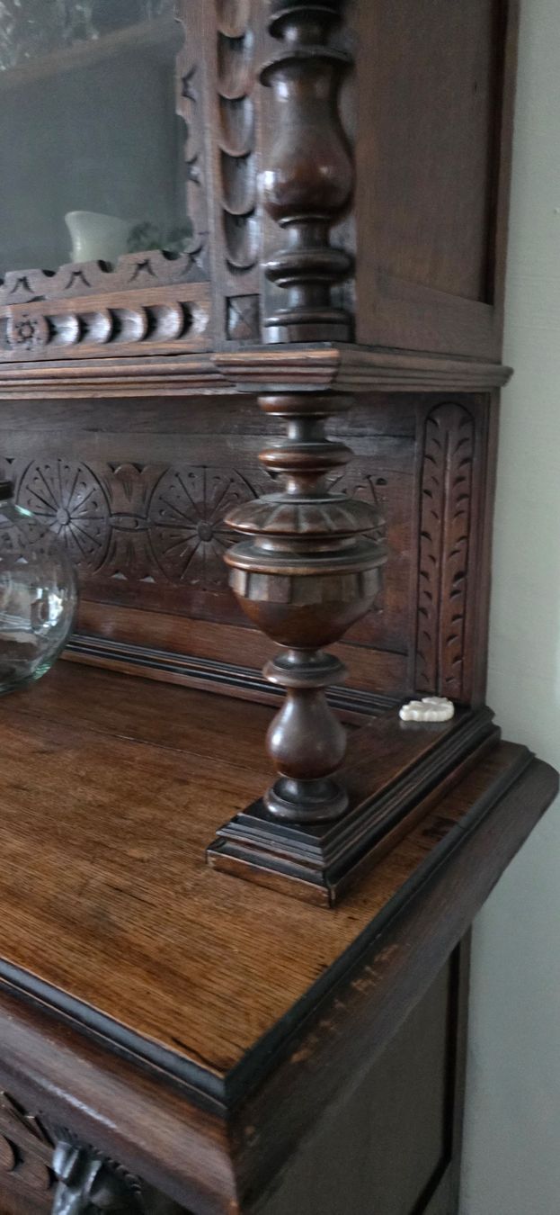 Credenze: Antiker Buffetschrank, dunkles Holz – Usato da Freienbach venduto da Elenaheinz 3