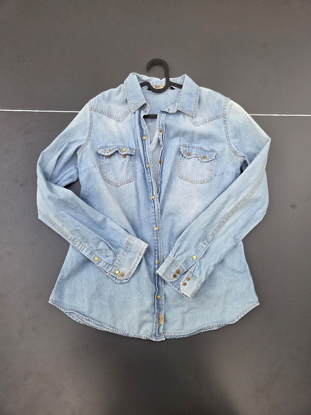 Zara Camicette: Jeanshemd Zara hellblau Grösse M – Usato da Zürich venduto da mi.ha.6