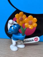 Schlumpf mit grossen Blumen