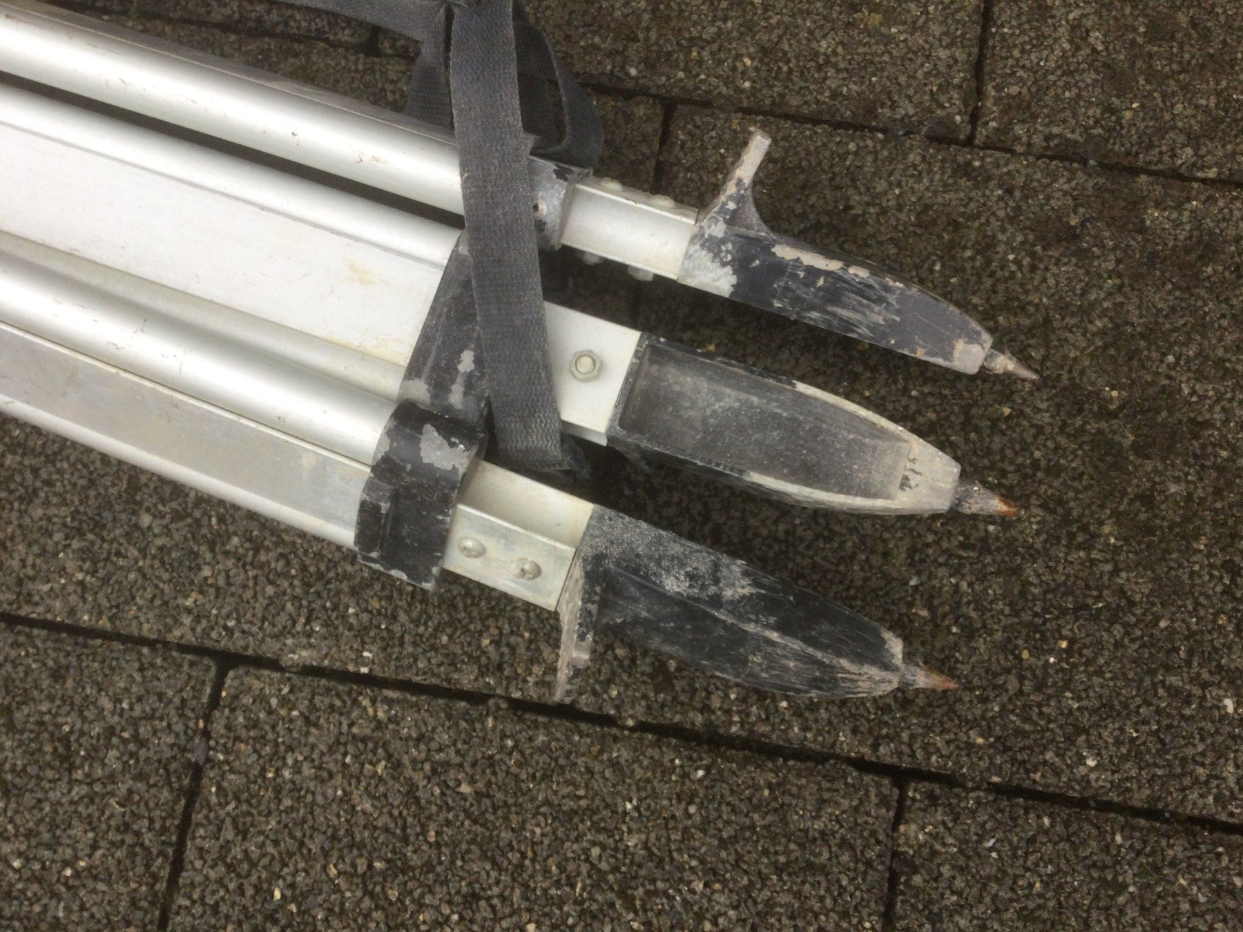 Treppiedi & Teste: Gebrauchtes Aluminium Stativ für Lampe oder Optik – Usato da Wangen SZ venduto da kuriosum12 7
