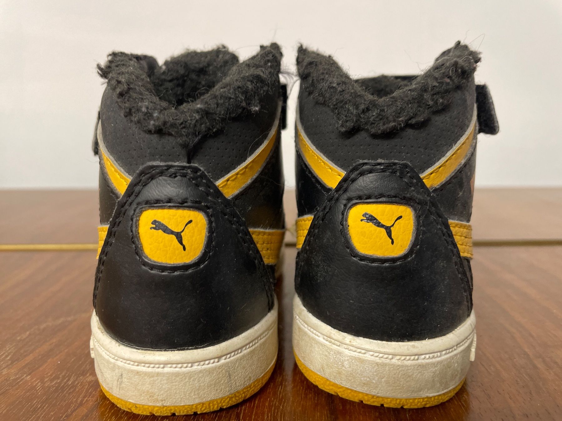 Puma Scarpe per ragazzi: Gefütterte PUMA Sneaker Gr. 23 – Usato da Frasnacht venduto da GracyStore 2
