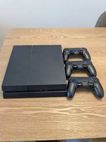 Playstation 4 mit 3 Controller & Horizon Forbidden West