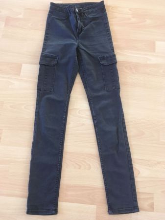 Schwarze Cargo-Jeans in Grösse 34 von H&M