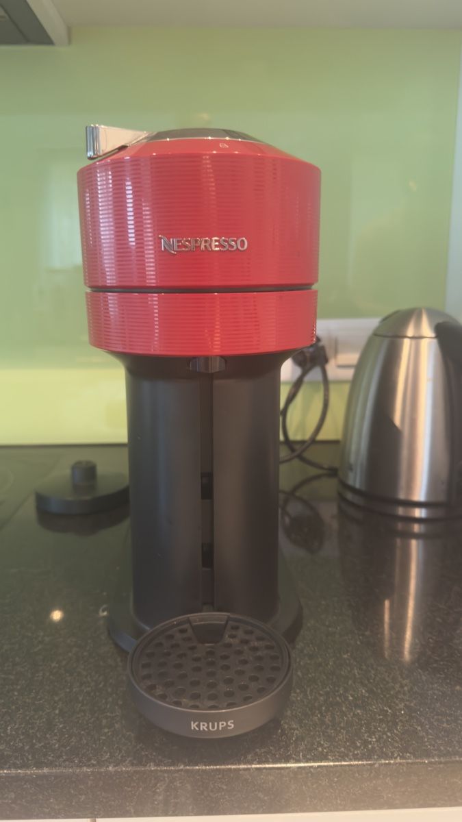 Nespresso Macchine per caffè & Macchine per espresso: Nespresso Vertuo Next Kaffeemaschine Rot – Usato da Root venduto da cla_6mmd