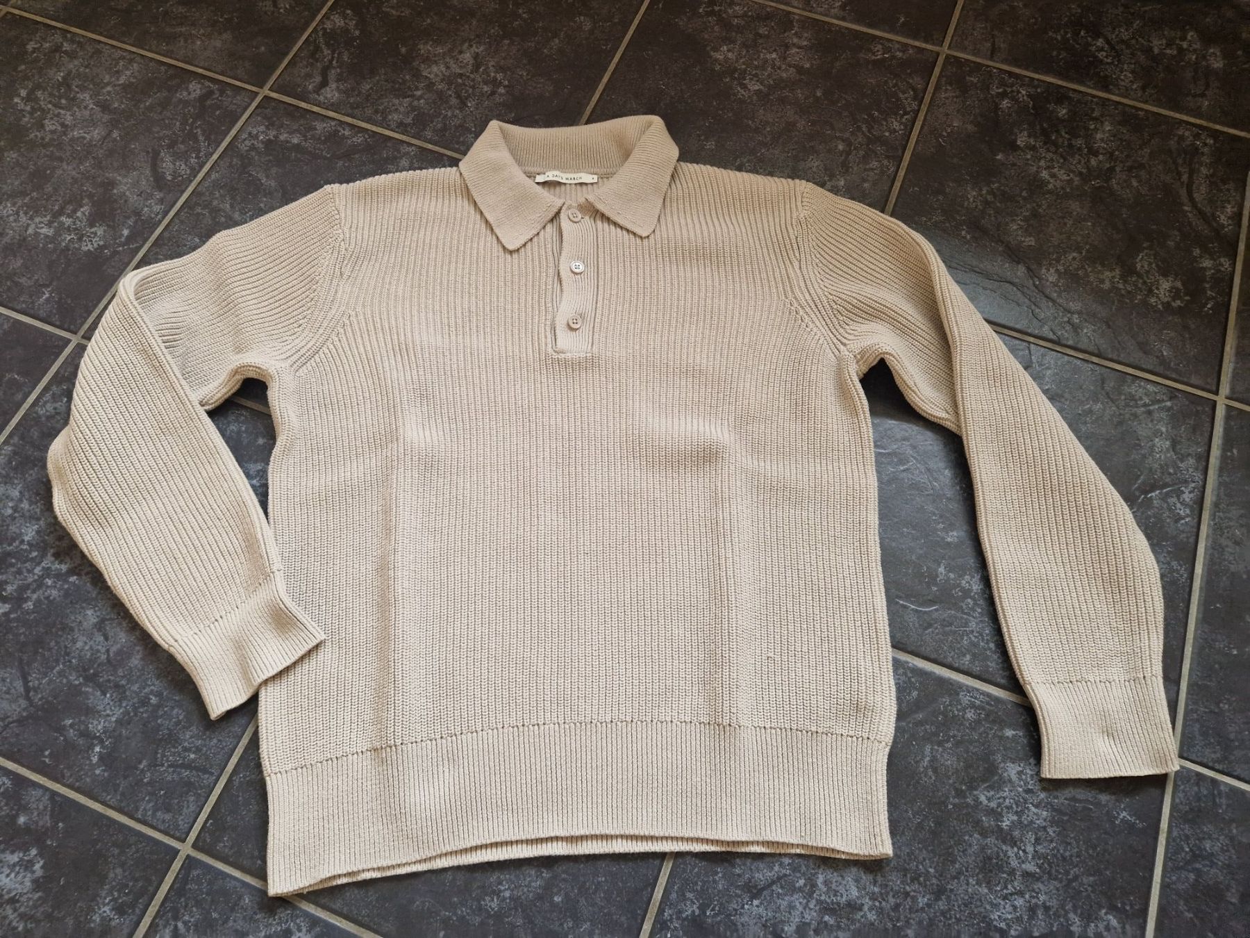 Maglioni & Felpe: A Day's March: Pullover mit Kragen, beige, Gr. M – Usato da Wittenbach venduto da Cgigi