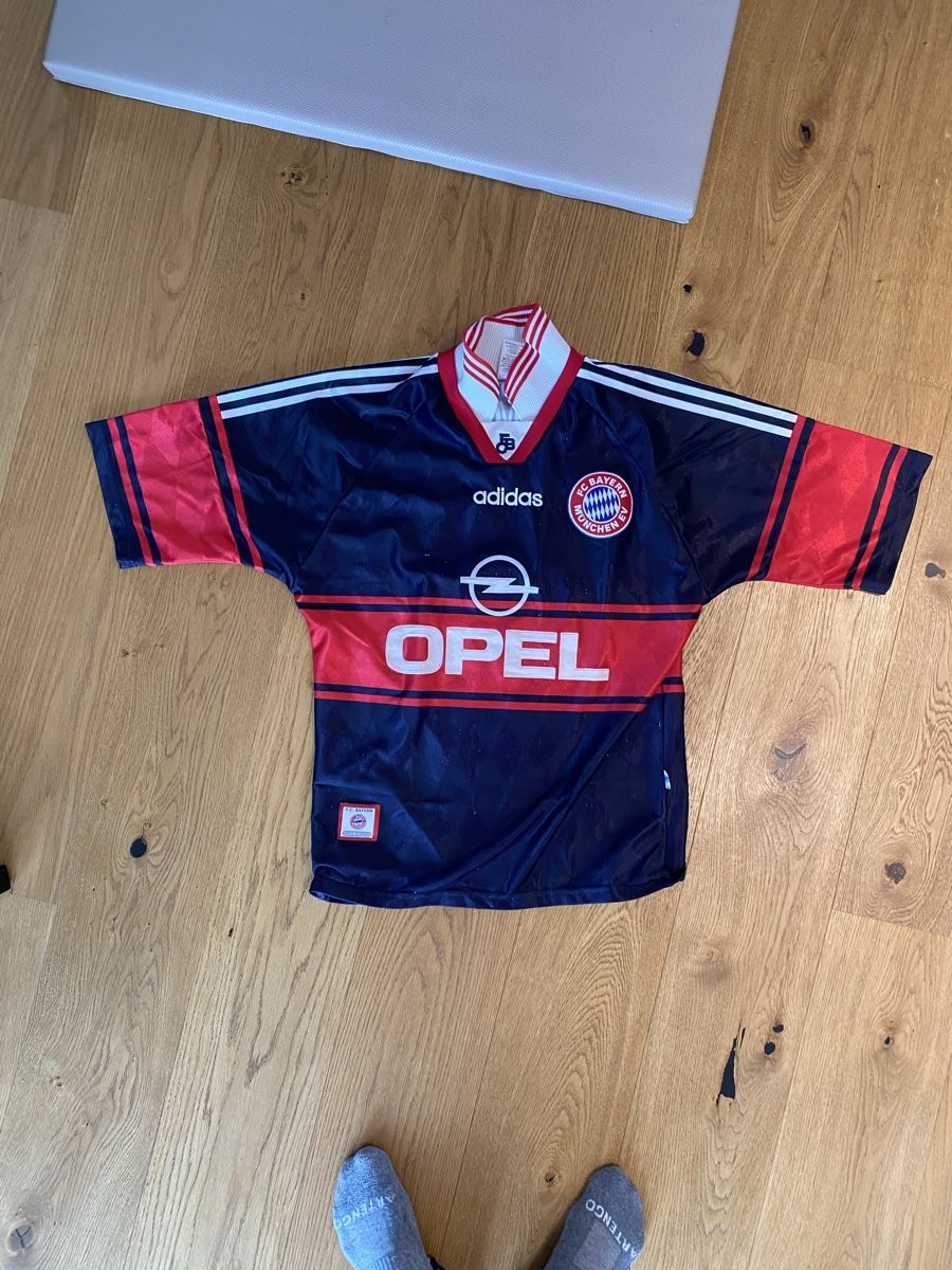 Bayern München Canottiere & Pantaloni: Trikot Elber Bayern München – Usato da Neuendorf venduto da rem_pdb5 1