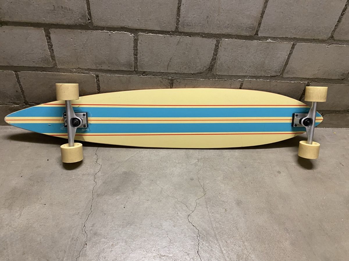 Skateboards: Longboard Cruiser, Retro Look für den Sommer – Gebraucht aus Volketswil von Ahot 1