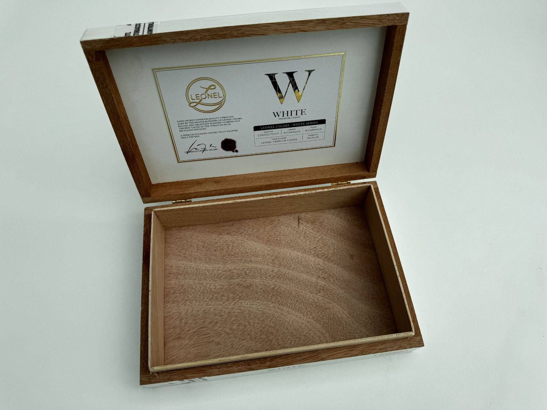 Altri Prodotti per fumatori: Sehr schöne & elegante Zigarren-Box Leonel White Robusto – Nuovo (secondo la descrizione) da Unterengstringen venduto da Tnovus 3