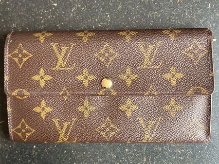 1 Frs! ❤️100% Louis Vuitton Monogram International Wallet