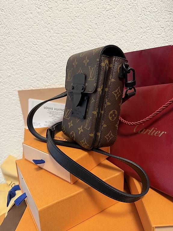 Sacs: Sacoche Louis Vuitton  – D'occasion à Attalens par Fredosss 1
