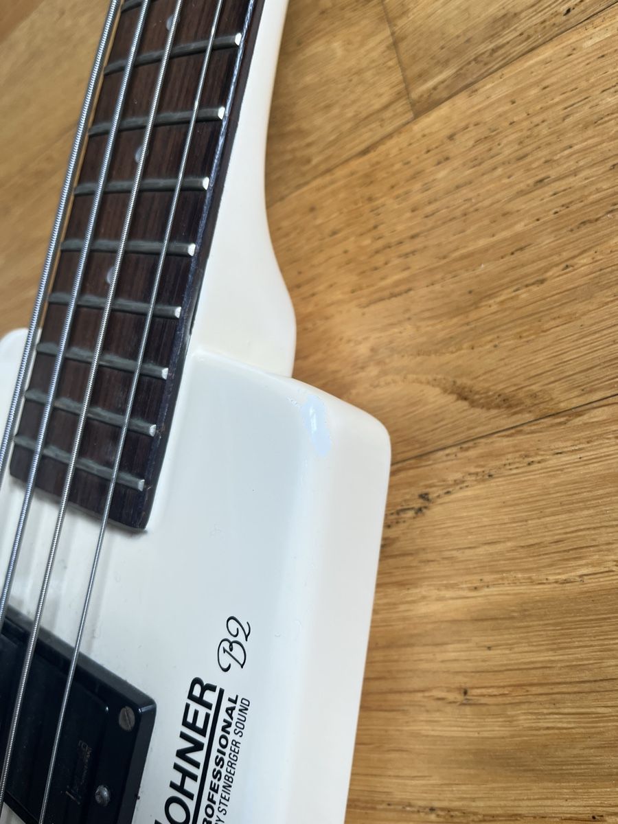 Hohner Strumenti musicali: Hohner B2 Bass, Weiss, Steinberg headless – Usato da Reinach BL venduto da katman 5