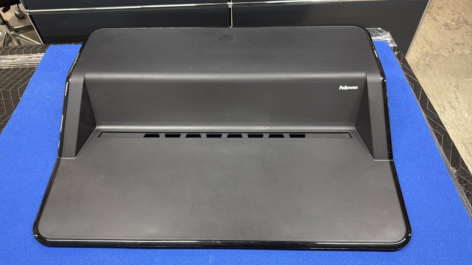 Fellowes Scrivanie: Fellowes Lotus Sitz-Steh Workstation – Usato da Zürich venduto da Zapro 2