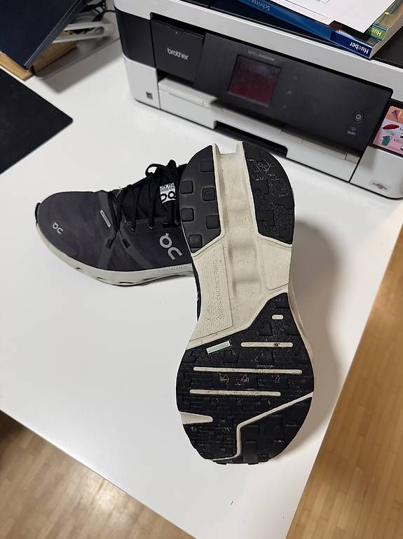 On Scarpe da uomo: ON Cloudsurfer Trail Waterproof Gr. 44 – Usato da Horgen venduto da elixgdam 3