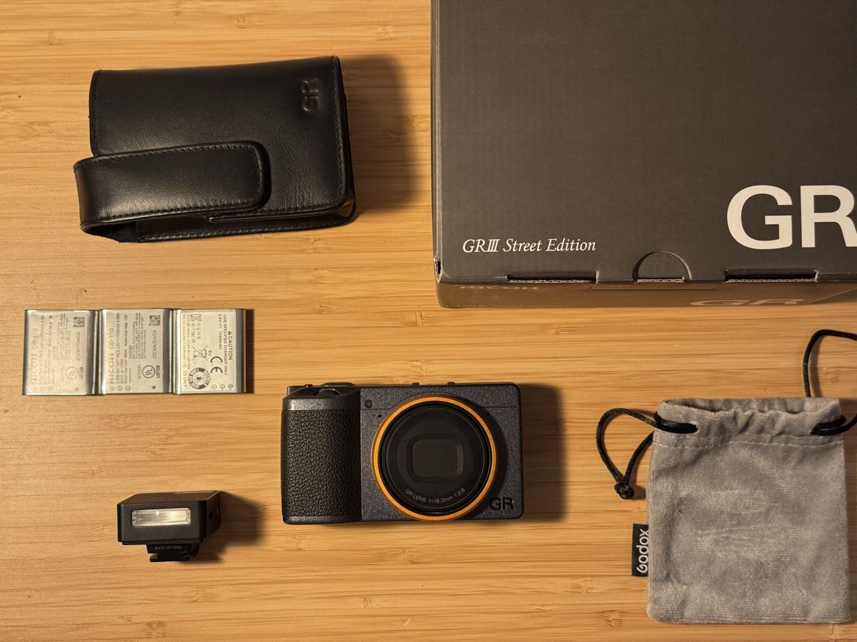 Ricoh GR III / GR 3 Street Edition mit viel Zubehör (D'occasion) à ...