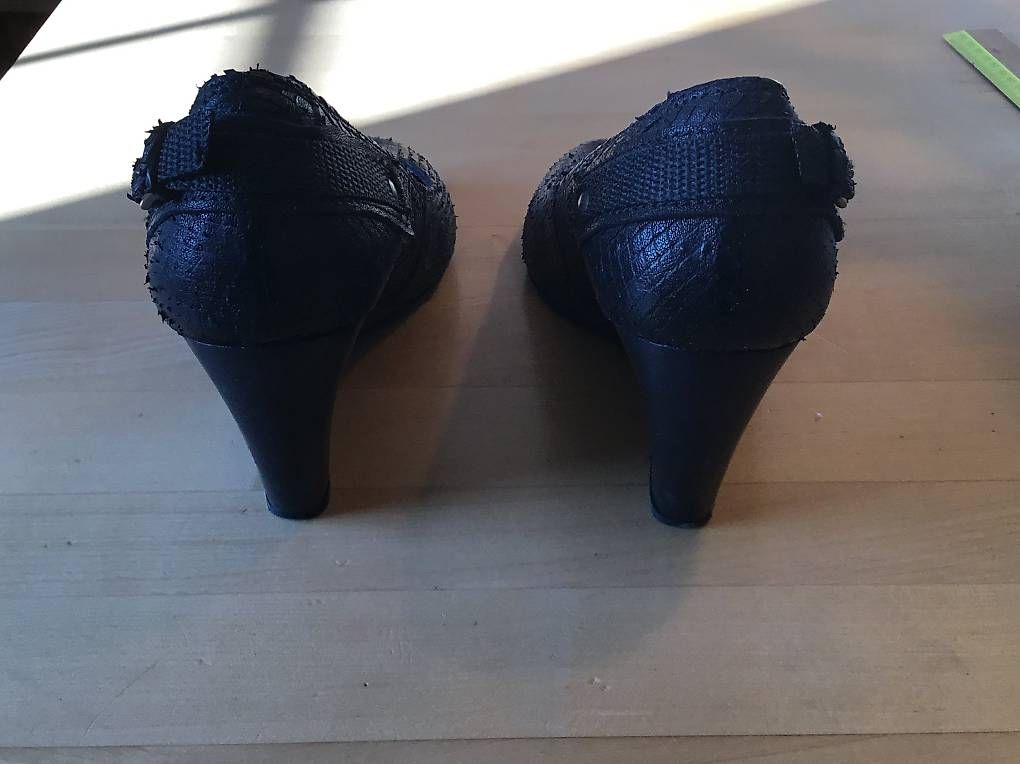 Damenschuhe: Schwarze Pumps Grösse 40 mit Keilabsatz – Gebraucht aus Basel von petrovna4 2