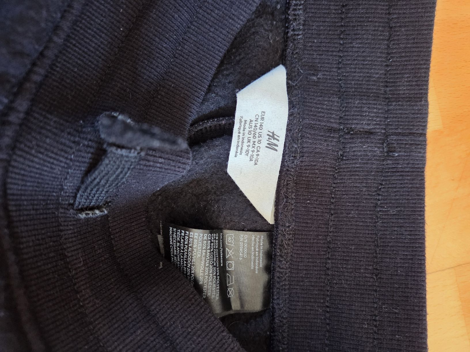 H&M Hosen: Trainerhose schwarz H&M Grösse 140 – Gebraucht aus St. Gallen von Rotezorraa 2
