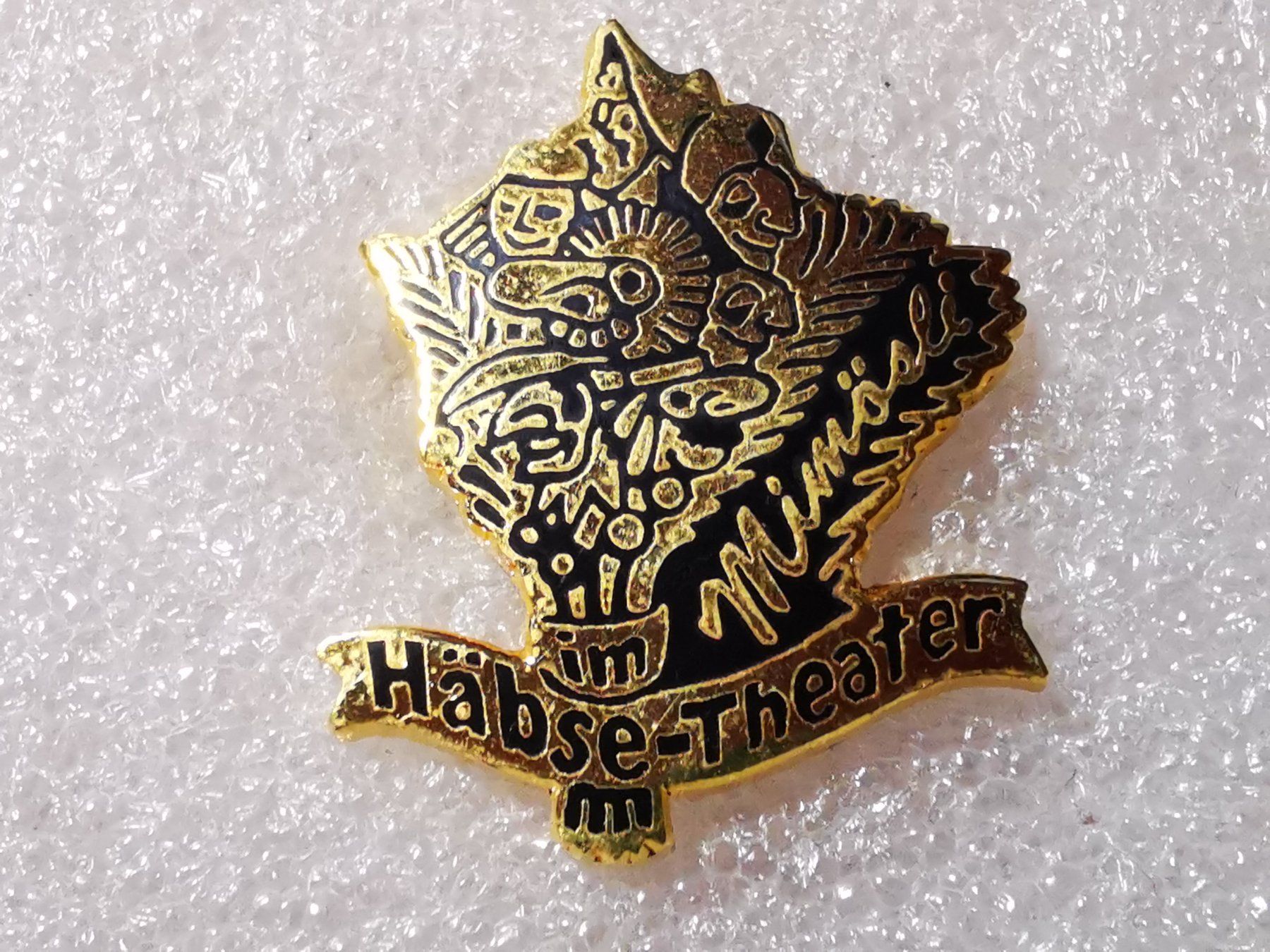 Plaketten & Abzeichen: Ansteckpin 10: Häbse Theater – Gebraucht aus Oppligen von Pin-Fall-Shop