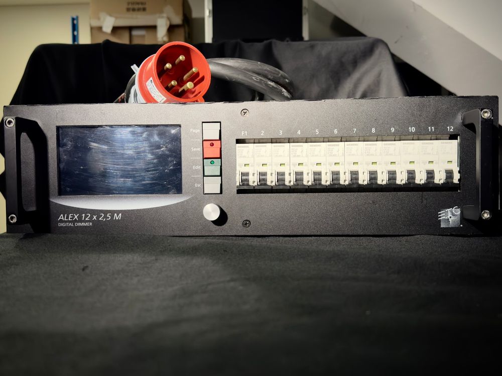 ETC Dimmer 12x2.5 kVA – Rack-Mount – guter Zustand (Nr. 2) (Gebraucht ...