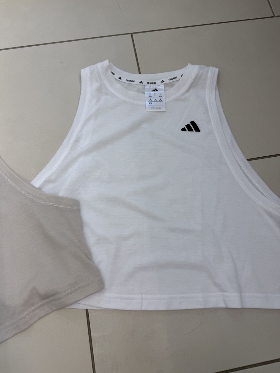 Adidas Top: 2 Top von Adidas – Usato da Neerach venduto da the_modern_mini
