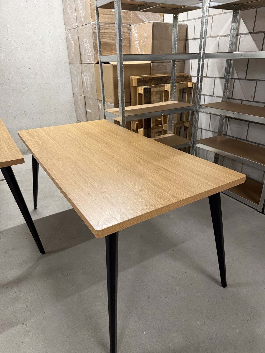 Tavoli: Table en bois robuste élégante – Nuovo (secondo la descrizione) da Biel/Bienne venduto da Birol